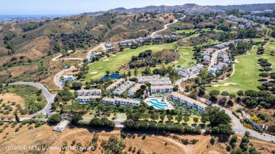 Adosado de 2 dormitorios, 2 baños y jardín. La Cala Golf, Mijas Costa - MALAGA