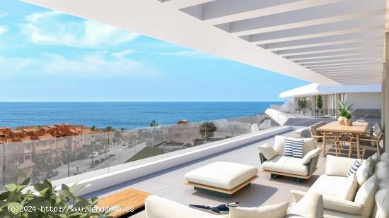 Apartamento planta baja de 2 dormitorios y 2 baños con vistas al mar en Buenas Noches, Estepona - M