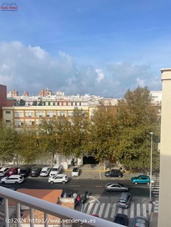 VIVIENDA SEÑORIAL MUY AMPLIA ZONA CENTRO.-PLAZA ESPAÑA - CADIZ