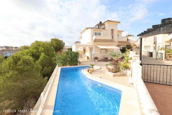  VILLA CON VISTAS DESPEJADAS. PLAYA FLAMENCA. 3 DORM. 2 BAÑOS. PISCINA PRIVADA. - ALICANTE 