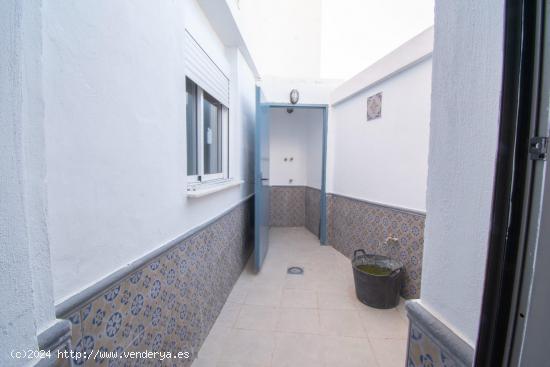 SE VENDE CASA EN PLANTA BAJA CON PATIO EN MEDINA SIDONIA (centro) - CADIZ