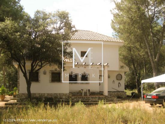 ESPECTACULAR VIVIENDA EN URBANIZACIÓN PINARES DEL JÚCAR - ALBACETE