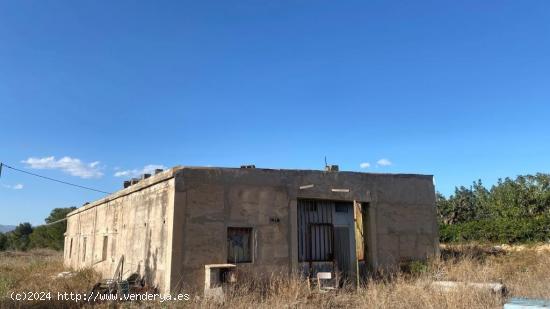 SE VENDE CASETA CON TERRENO - VALENCIA