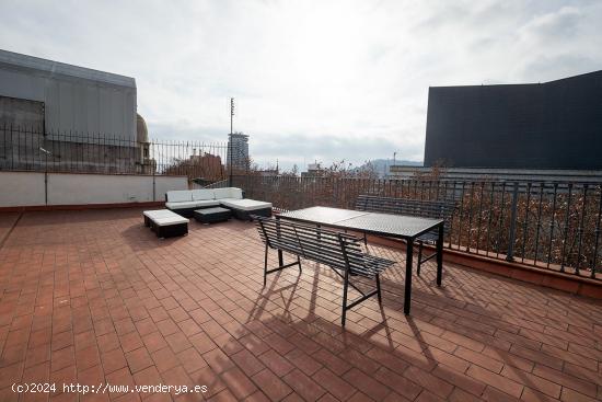 Lujosa vivienda amplia y reformada frente a Las Ramblas - BARCELONA