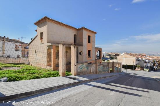 PARCELA CON CASA EN ESTRUCTURA - GRANADA