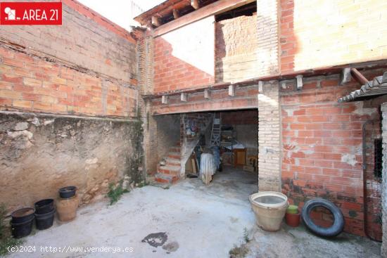 OPORTUNIDAD CASA DE PUEBLO BIEN SITUADA - VALENCIA