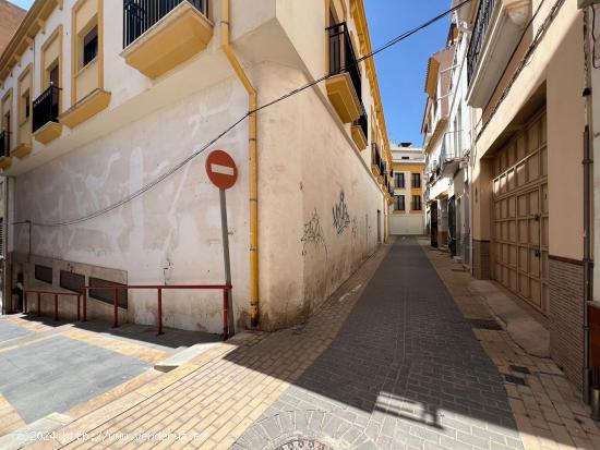 LOCAL COMERCIAL CON AMPLIA FACHADA A DOS CALLES - MURCIA