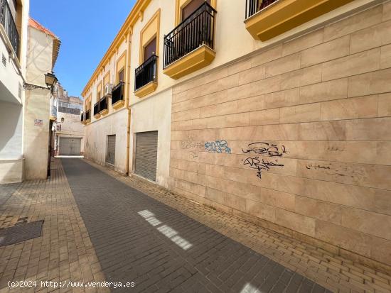 LOCAL COMERCIAL CON AMPLIA FACHADA A DOS CALLES - MURCIA