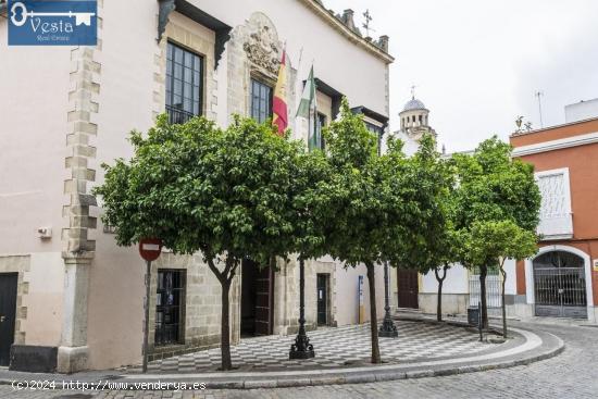 CASA EN EL CENTRO REFORMADA - CADIZ