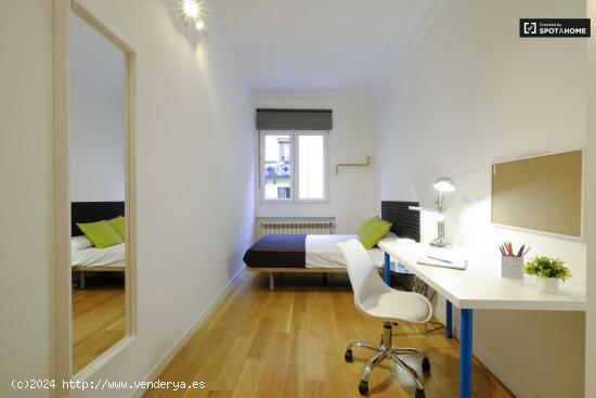  Acogedora habitación en apartamento de 7 dormitorios en Argüelles, Madrid - MADRID 