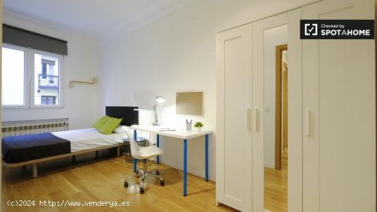 Acogedora habitación en apartamento de 7 dormitorios en Argüelles, Madrid - MADRID