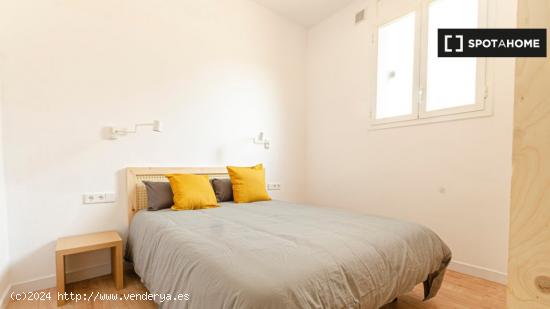 Acogedor estudio sobre jardín con baño en Gracia norte Co-Living - BARCELONA