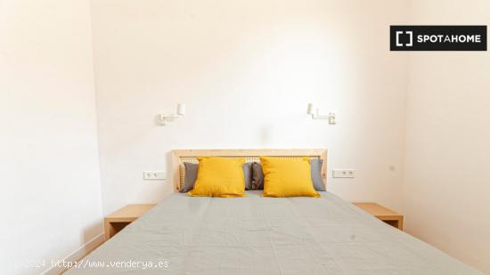 Acogedor estudio sobre jardín con baño en Gracia norte Co-Living - BARCELONA