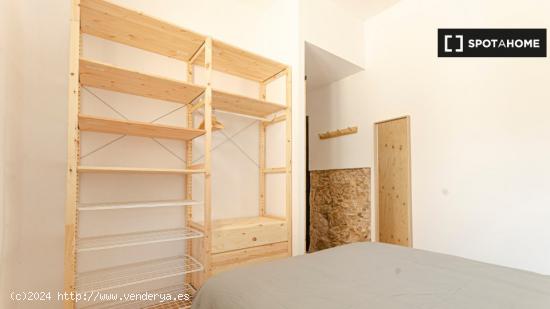 Acogedor estudio sobre jardín con baño en Gracia norte Co-Living - BARCELONA