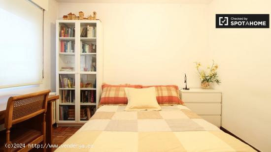 Acogedora habitación en un apartamento de 3 dormitorios en Hortaleza, Madrid - MADRID