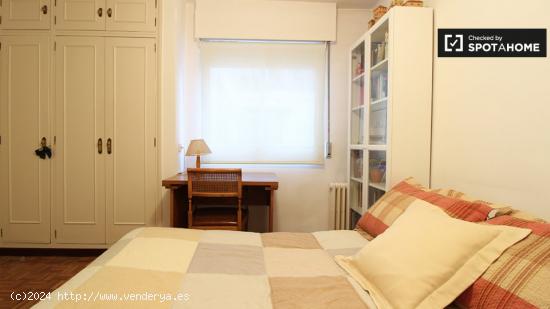 Acogedora habitación en un apartamento de 3 dormitorios en Hortaleza, Madrid - MADRID