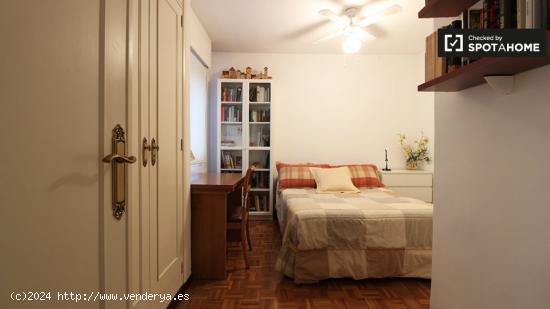 Acogedora habitación en un apartamento de 3 dormitorios en Hortaleza, Madrid - MADRID