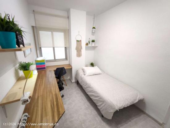  Se alquilan habitaciones en apartamento de 5 dormitorios en Ronda - GRANADA 