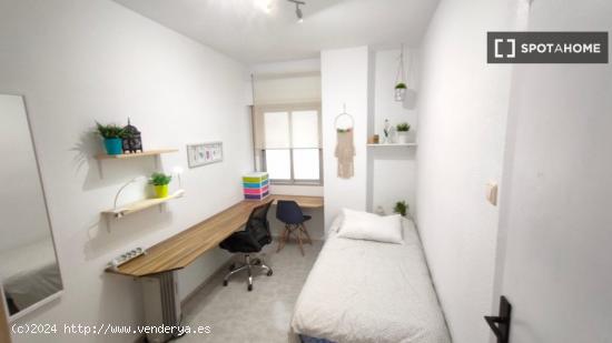 Se alquilan habitaciones en apartamento de 5 dormitorios en Ronda - GRANADA