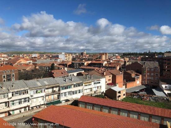 A LA VENTA PISO EN PLAZA DEL CARMEN EN MEDINA DEL CAMPO - VALLADOLID