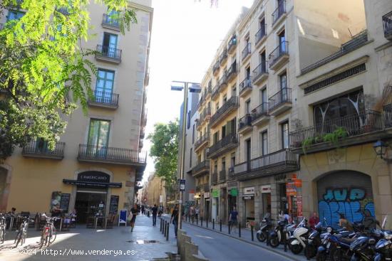 EDIFICIO EN VENTA EN RENTABILIDAD - BARCELONA