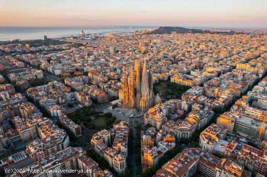 LOCAL DE DOS PLANTA EN POBLE SEC - BARCELONA - BARCELONA