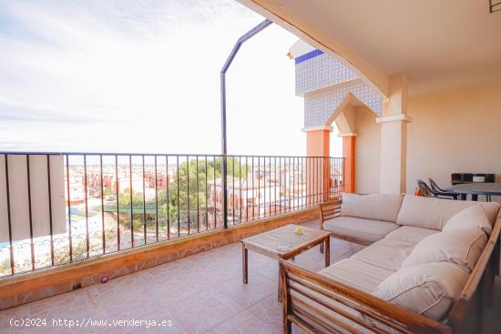 ATICO CON GRAN TERRAZA Y SOLARIUM DE 2 DORMITORIOS EN PLAYA FLAMENCA EN (ORIHUELA COSTA) - ALICANTE