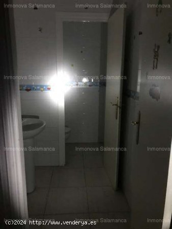 Local (Fernando de Rojas), 250 m2, 2 aseos y trastero. - Salamanca