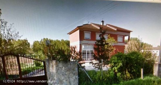 Salamanca ( Urbanización la flecha ); 6 d, 2 baños, bodega, trastero. 275.000€  GRUP