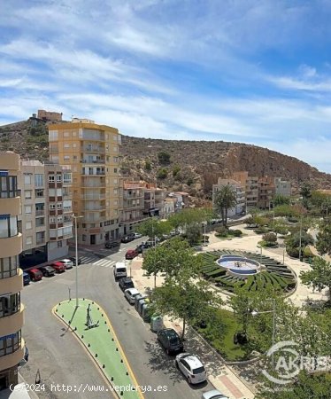 Atico a pie de playa en la colonia, Aguilas