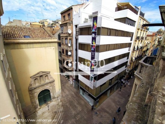 ATENCIÓN INVERSORES!! EDIFICIO EN EL  EIX COMERCIAL