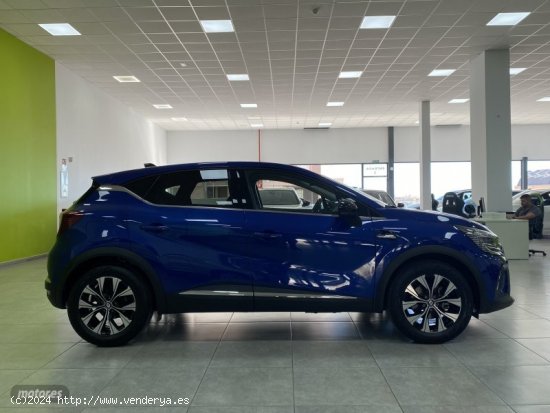 Renault Captur techno E-Tech full hybr.105 kW(145CV) de 2023 con 14.000 Km por 24.800 EUR. en Malaga