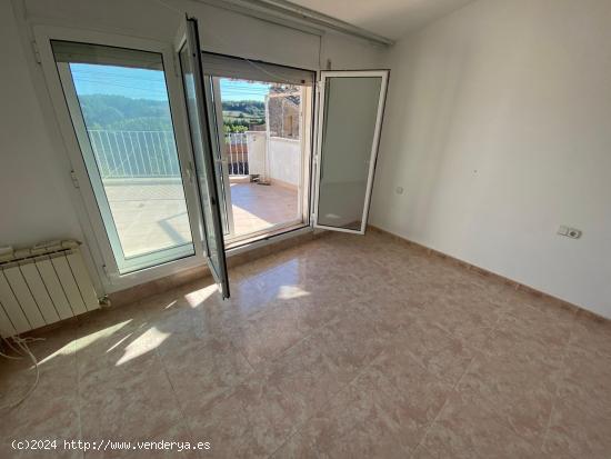 Casa de Pueblo  en Jorba-Sant Genis, almacen, 3 dorm, terraza. A 10min de Igualada por 155.000 Eur. 