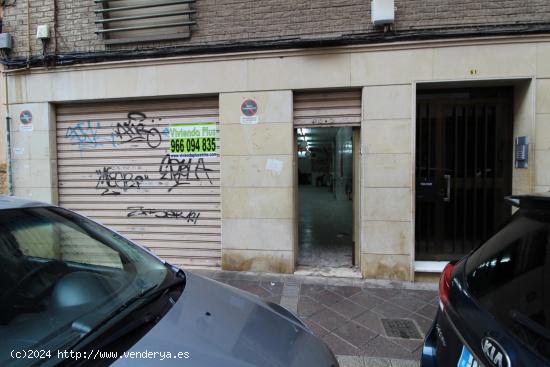 GRAN LOCAL de 140 metros, en alquiler ,con vado en calle Eslava - ALICANTE