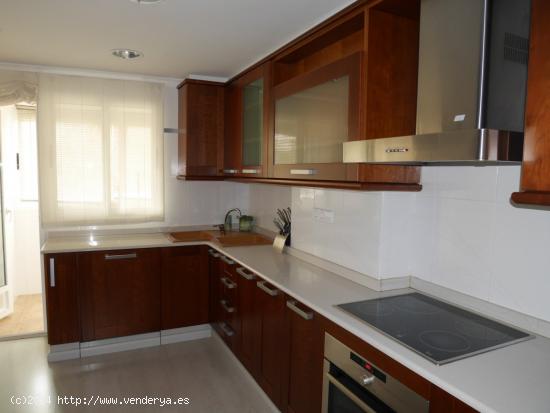 Espectacular duplex en alquiler en zona 9 octubre de Petrer con garaje y trastero - ALICANTE