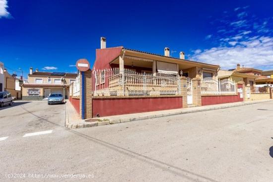 CHALET EN EN EL CENTRO DE LA MURADA - ALICANTE