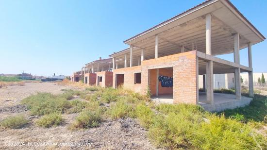 Obra de cinco adosados en construcción. Nuez de Ebro (Zaragoza) - ZARAGOZA