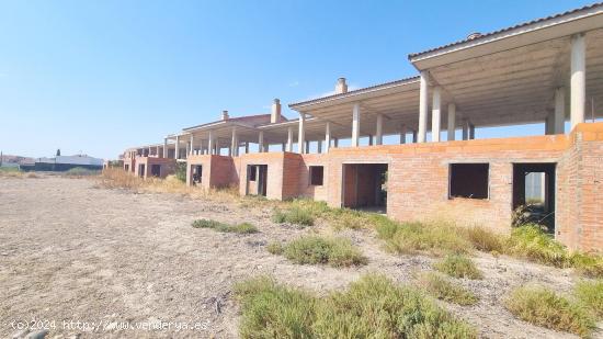 Obra de cinco adosados en construcción. Nuez de Ebro (Zaragoza) - ZARAGOZA