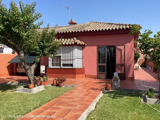  Chalet en Los Gallos con piscina - CADIZ 