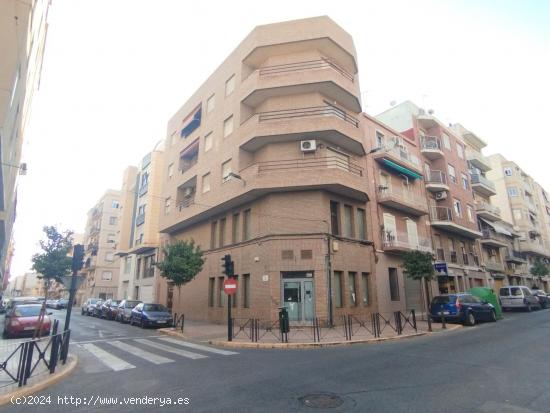 LOCAL DE ESQUINA DE 222 M2 - CO. MAGROS - ALICANTE