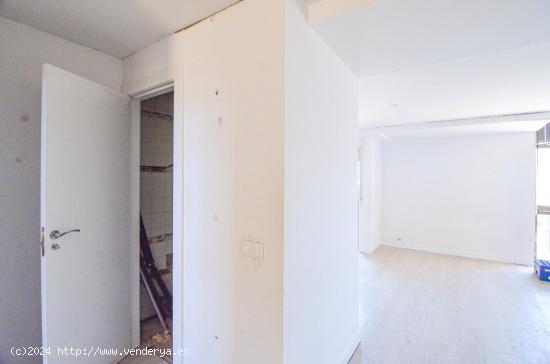 Urbis te ofrece un piso y estudio en venta en zona Salas Bajas, Salamanca. - SALAMANCA