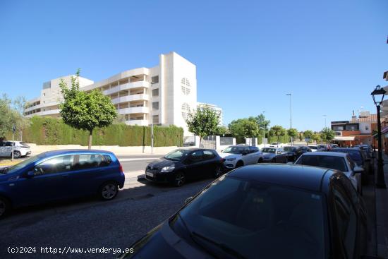  Fantástico local muy bien ubicado frente al Hospital Vithas - SEVILLA 