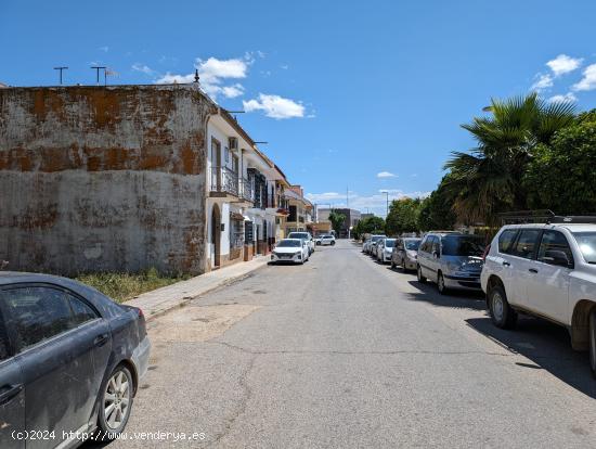 Terreno urbanizable de 100 m2.  Muy buena zona con... - SEVILLA