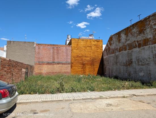 Terreno urbanizable de 100 m2.  Muy buena zona con... - SEVILLA