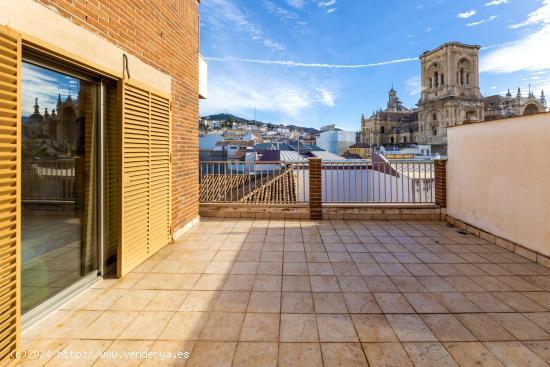 ÁTICO EN PLENO CENTRO DE GRANADA - GRANADA