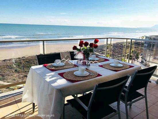 Precioso apartamento con  maravillosas vistas al mar situado en primerísima linea - VALENCIA