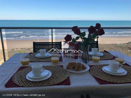 Precioso apartamento con  maravillosas vistas al mar situado en primerísima linea - VALENCIA