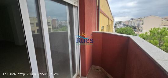 ATICO DUPLEX, CON TERRAZA, GALERIA, PATIO, PARKING, DE 4 HABITACIONES. - CASTELLON