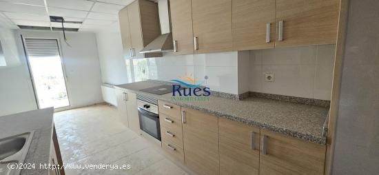 ATICO DUPLEX, CON TERRAZA, GALERIA, PATIO, PARKING, DE 4 HABITACIONES. - CASTELLON