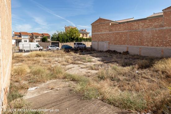 Magnifico solar urbano en el corazón de Otura, próximo a todos los servicios y comercios. - GRANAD